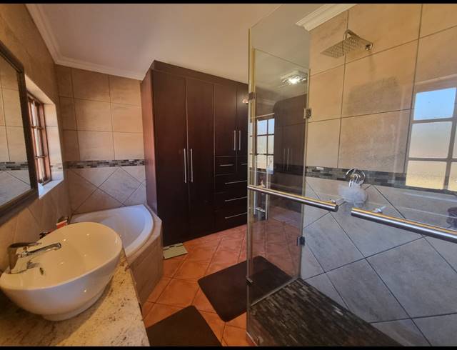 3 BEDROOM HOUSE FOR SALE IN VANDERBIJLPARK SE 4